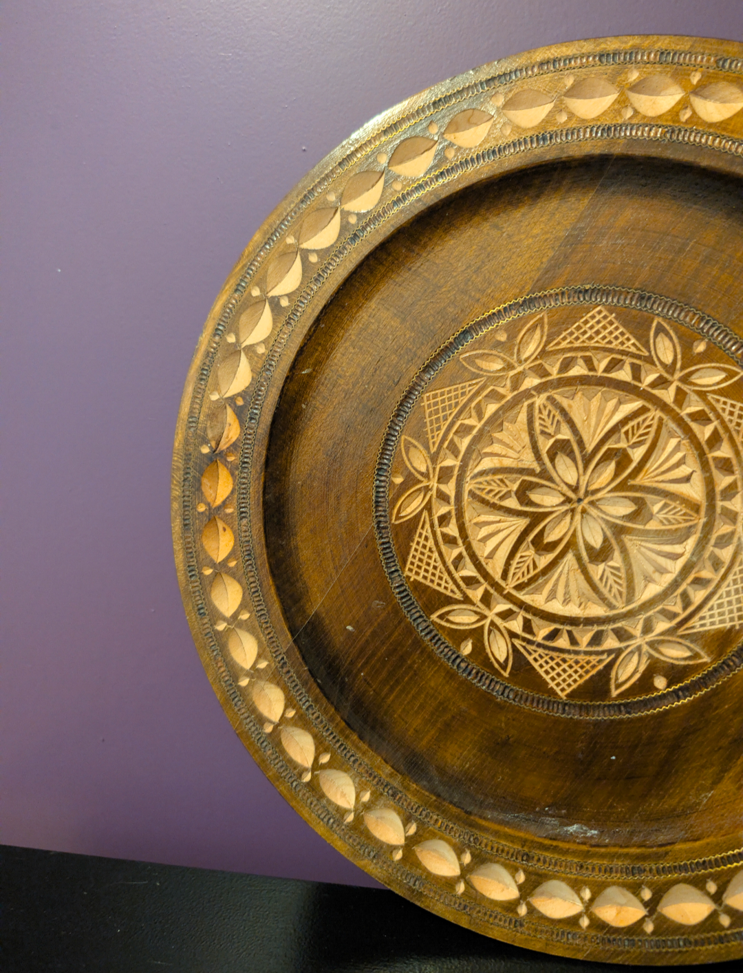 Vintage hand gesneden houten wandbord - geometrisch mandala motief - jaren 70
