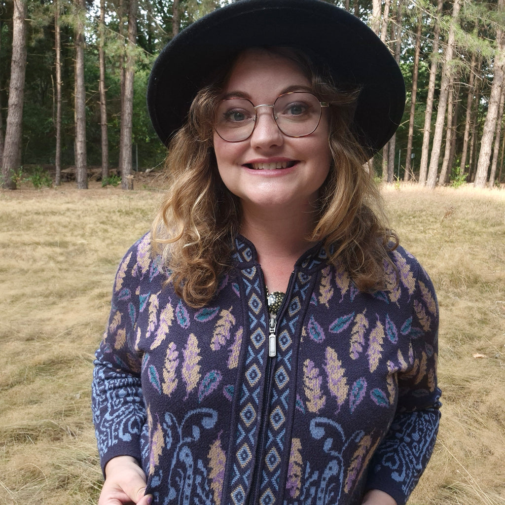 Vintage Stijl Jacquard Vest met Paisley & Veren Print - Blauw/Multi. Korte maat 40.Uniek item heb ik maar 1 van.