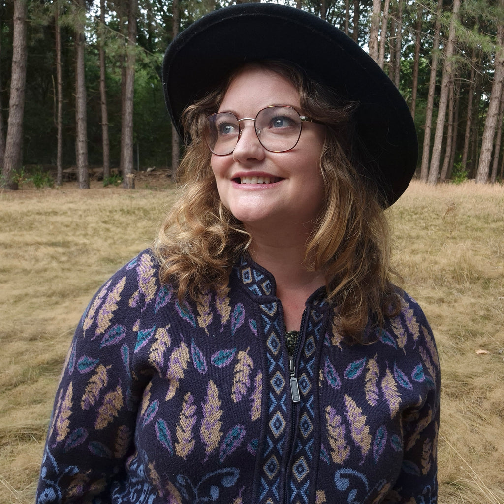 Vintage Stijl Jacquard Vest met Paisley & Veren Print - Blauw/Multi. Korte maat 40.Uniek item heb ik maar 1 van.