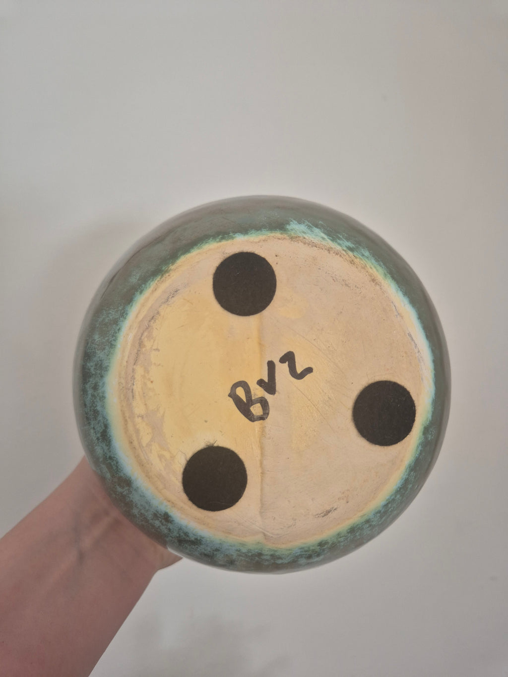 Vintage Handgemaakte Keramische Bolvaas – Gesigneerd BvL (Bart van Leeuwen) – 25,5 cm