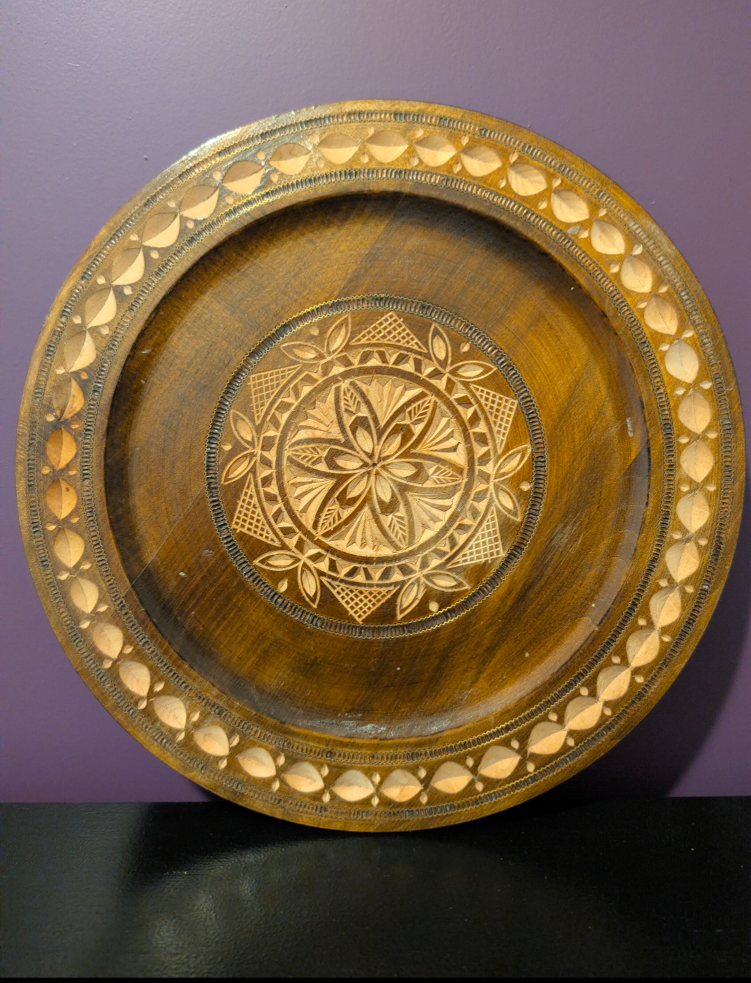 Vintage hand gesneden houten wandbord - geometrisch mandala motief - jaren 70