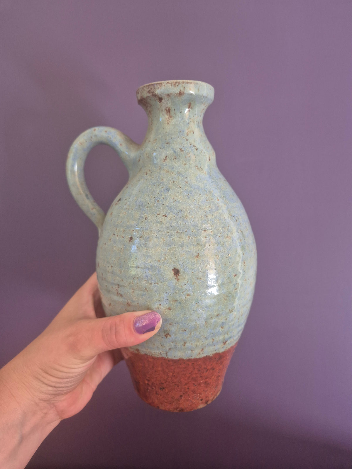Vintage Handgemaakte Keramische Kruik – Celadon Blauw & Terracotta – Studio Pottery Japandi Stijl